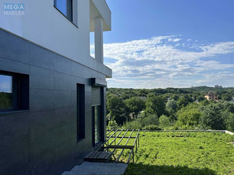 Продаж дома, 2 поверху, 350 кв.м, 5 кімнат, ділянка 9,50 соток, <a class="location-link" href="/kiev/" title="Недвижимость Київ">Київ</a>, <a class="location-link" href="/kiev/goloseevskij/" title="Недвижимость Голосіївський район">Голосіївський р-н</a>, Парникова вул., 5 (изображение 2)