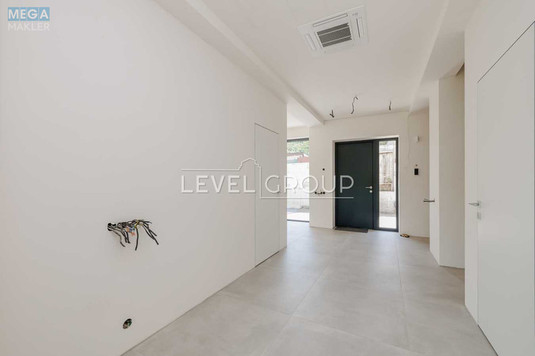 Продаж дома, 2&nbsp;поверху, 350&nbsp;кв.м, 5&nbsp;кімнат, ділянка 9,50&nbsp;соток, <a class="location-link" href="/kiev/" title="Недвижимость Київ">Київ</a>, <a class="location-link" href="/kiev/goloseevskij/" title="Недвижимость Голосіївський район">Голосіївський р-н</a>, Парникова вул., 5 (изображение 5)