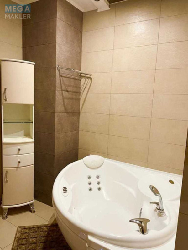 Продаж 3 кімнатної квартири (130/74/17), 13 пов. 17 пов. будинку, <a class="location-link" href="/kiev/" title="Недвижимость Київ">Київ</a>, <a class="location-link" href="/kiev/solomenskij/" title="Недвижимость Солом'янський район">Солом'янський р-н</a>, Кудряшова вул., 16 (изображение 19)