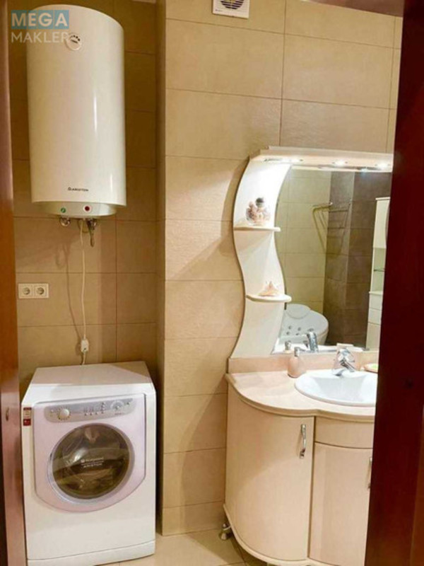 Продаж 3 кімнатної квартири (130/74/17), 13 пов. 17 пов. будинку, <a class="location-link" href="/kiev/" title="Недвижимость Київ">Київ</a>, <a class="location-link" href="/kiev/solomenskij/" title="Недвижимость Солом'янський район">Солом'янський р-н</a>, Кудряшова вул., 16 (изображение 20)