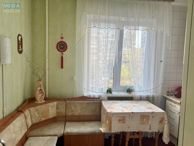 Продаж 3 кімнатної квартири (73/43/8,5), 4 пов. 16 пов. будинку, <a class="location-link" href="/kiev/" title="Недвижимость Київ">Київ</a>, <a class="location-link" href="/kiev/darnickij/" title="Недвижимость Дарницкий район">Дарницкий р-н</a>, Ревуцького вул. (изображение 18)