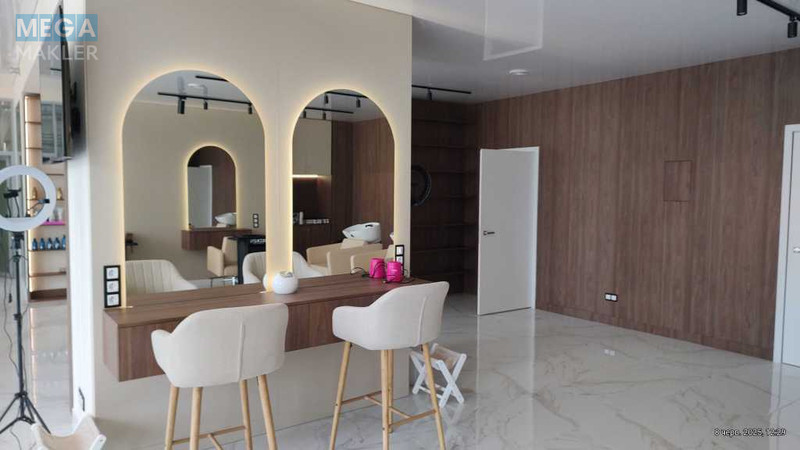 Продаж комерційної нерухомості, 200&nbsp;кв.м, <a class="location-link" href="/kiev/" title="Недвижимость Київ">Київ</a>, <a class="location-link" href="/kiev/dneprovskij/" title="Недвижимость Дніпровський район">Дніпровський р-н</a>, Русановская Набережная ул., 8 (изображение 9)