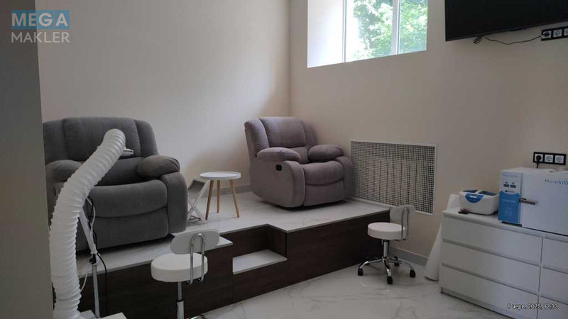 Продаж комерційної нерухомості, 200&nbsp;кв.м, <a class="location-link" href="/kiev/" title="Недвижимость Київ">Київ</a>, <a class="location-link" href="/kiev/dneprovskij/" title="Недвижимость Дніпровський район">Дніпровський р-н</a>, Русановская Набережная ул., 8 (изображение 14)