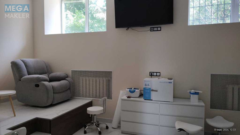 Продаж комерційної нерухомості, 200&nbsp;кв.м, <a class="location-link" href="/kiev/" title="Недвижимость Київ">Київ</a>, <a class="location-link" href="/kiev/dneprovskij/" title="Недвижимость Дніпровський район">Дніпровський р-н</a>, Русановская Набережная ул., 8 (изображение 15)