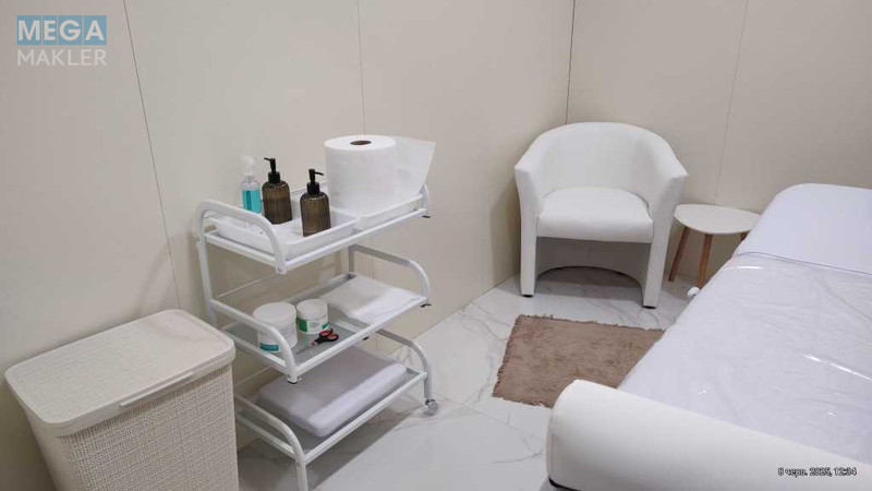 Продаж комерційної нерухомості, 200&nbsp;кв.м, <a class="location-link" href="/kiev/" title="Недвижимость Київ">Київ</a>, <a class="location-link" href="/kiev/dneprovskij/" title="Недвижимость Дніпровський район">Дніпровський р-н</a>, Русановская Набережная ул., 8 (изображение 18)
