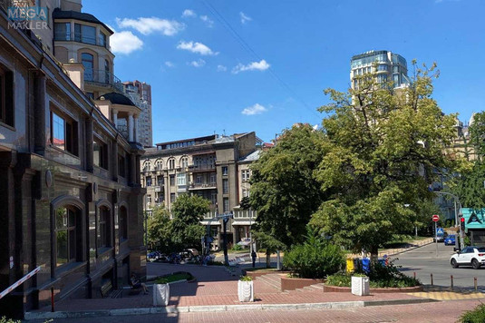 Оренда комерційної нерухомості, 204&nbsp;кв.м, под офис, <a class="location-link" href="/kiev/" title="Недвижимость Київ">Київ</a>, <a class="location-link" href="/kiev/goloseevskij/" title="Недвижимость Голосіївський район">Голосіївський р-н</a>, Льва Толстого ул., 39 (изображение 9)