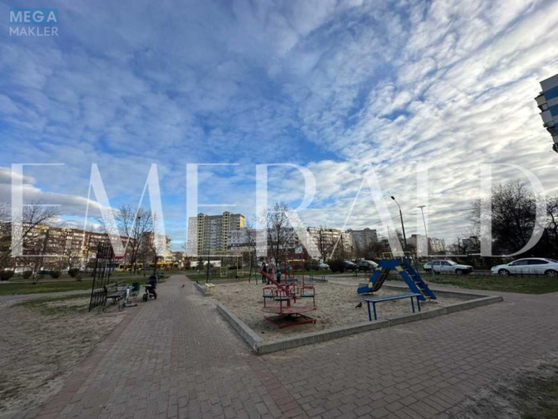 Продаж 3 кімнатної квартири (75/41/8), 6 пов. 16 пов. будинку, <a class="location-link" href="/kiev/" title="Недвижимость Київ">Київ</a>, <a class="location-link" href="/kiev/desnyanskij/" title="Недвижимость Деснянський район">Деснянський р-н</a>, Владимира Маяковского просп., 23 (изображение 5)