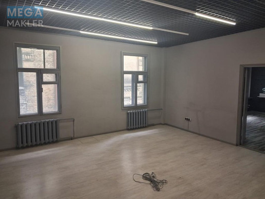 Продаж приміщення у нежитловому будинку, под офис, нормальне сост., <a class="location-link" href="/kiev/" title="Недвижимость Київ">Київ</a>, <a class="location-link" href="/kiev/shevchenkovskij/" title="Недвижимость Шевченківський район">Шевченківський р-н</a>, Саксаганського 133 А ( <img src="https://megamakler.com.ua/metro/ff0000.gif" alt="" class="metro" /> м. Вокзальная, 10 хвилин ) (изображение 9)