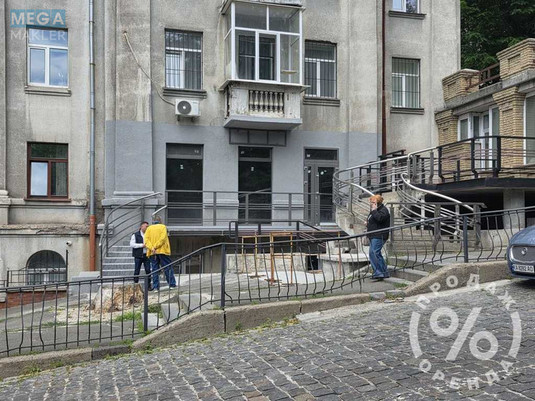 Оренда комерційної нерухомості, 110&nbsp;кв.м, под магазин, <a class="location-link" href="/kiev/" title="Недвижимость Київ">Київ</a>, <a class="location-link" href="/kiev/pecherskij/" title="Недвижимость Печерський район">Печерський р-н</a>, Шовковична вул., 38 (изображение 2)
