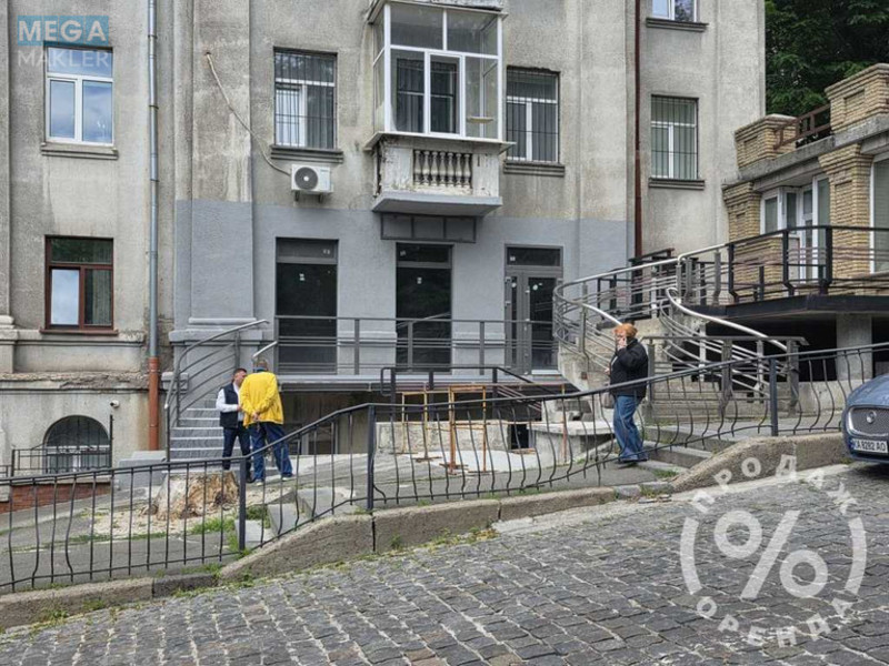 Оренда комерційної нерухомості, 110 кв.м, под магазин, <a class="location-link" href="/kiev/" title="Недвижимость Київ">Київ</a>, <a class="location-link" href="/kiev/pecherskij/" title="Недвижимость Печерський район">Печерський р-н</a>, Шовковична вул., 38 (изображение 2)