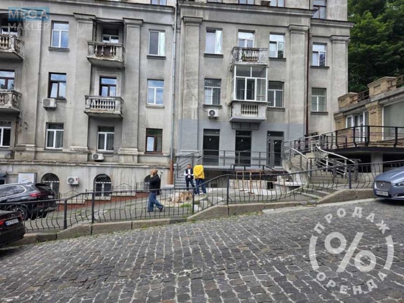 Оренда комерційної нерухомості, 110 кв.м, под магазин, <a class="location-link" href="/kiev/" title="Недвижимость Київ">Київ</a>, <a class="location-link" href="/kiev/pecherskij/" title="Недвижимость Печерський район">Печерський р-н</a>, Шовковична вул., 38 (изображение 3)
