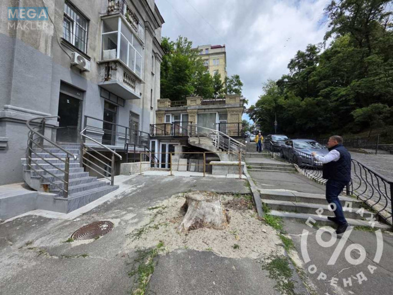 Оренда комерційної нерухомості, 110 кв.м, под магазин, <a class="location-link" href="/kiev/" title="Недвижимость Київ">Київ</a>, <a class="location-link" href="/kiev/pecherskij/" title="Недвижимость Печерський район">Печерський р-н</a>, Шовковична вул., 38 (изображение 4)