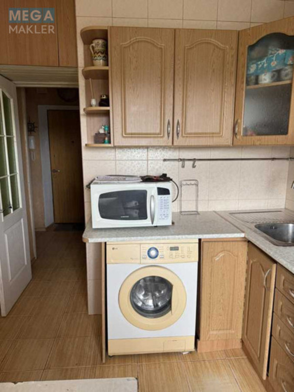 Оренда 3 кімнатної квартири, <a class="location-link" href="/kiev/" title="Недвижимость Київ">Київ</a>, <a class="location-link" href="/kiev/dneprovskij/" title="Недвижимость Дніпровський район">Дніпровський р-н</a>, Строителей ул., 12 (изображение 3)