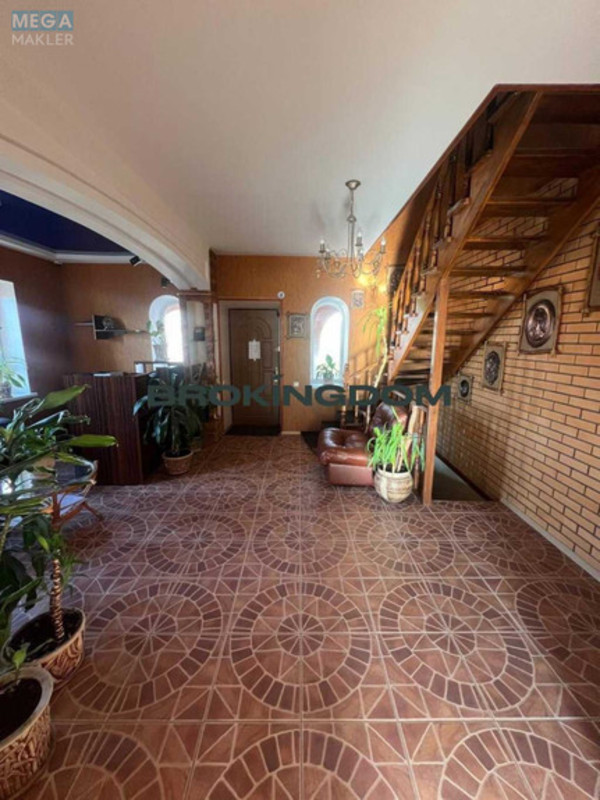 Продаж дома, 3 поверху, 289 кв.м, 5 кімнат, ділянка 6 соток, <a class="location-link" href="/kiev/" title="Недвижимость Київ">Київ</a>, <a class="location-link" href="/kiev/svyatoshinskij/" title="Недвижимость Святошинський район">Святошинський р-н</a>, переулок Октябрьский, 6 (изображение 6)