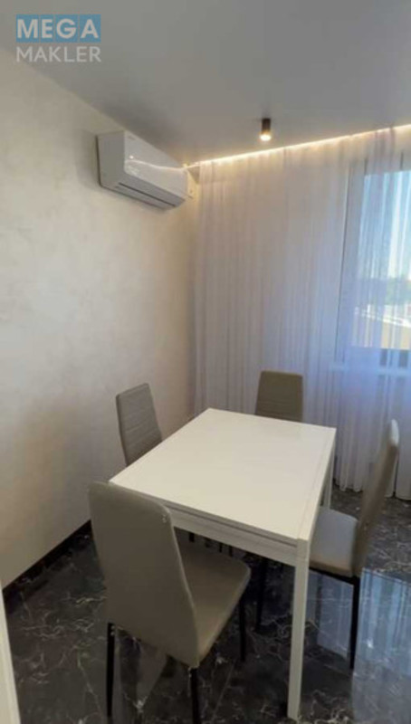 Оренда 2 кімнатної квартири, <a class="location-link" href="/kiev/" title="Недвижимость Київ">Київ</a>, <a class="location-link" href="/kiev/pecherskij/" title="Недвижимость Печерський район">Печерський р-н</a>, Владимира Антоновича ул., 74 (изображение 8)
