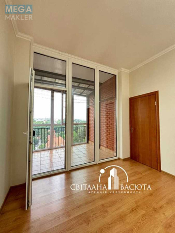Продаж 4 кімнатної квартири (125/80/15), 9 пов. 10 пов. будинку, <a class="location-link" href="/chernovtsi/" title="Недвижимость Чернівці">Чернівці</a>, <a class="location-link" href="/chernovtsi/pershotravnevij/" title="Недвижимость Першотравневий район">Першотравневий р-н</a>, Чорноармійська (изображение 4)