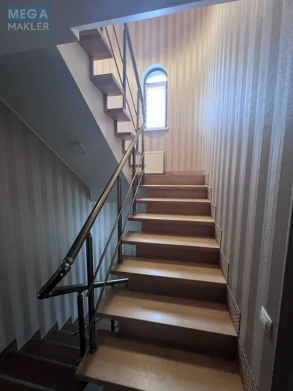 Продаж дома, 4 поверху, 244 кв.м, 4 кімнати, ділянка 6 соток, <a class="location-link" href="/glevaha/" title="Недвижимость Глеваха">Глеваха</a>, Лінія 15, 51А (изображение 3)