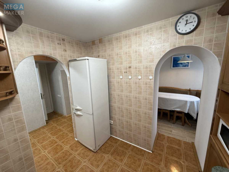 Оренда 3 кімнатної квартири, <a class="location-link" href="/kiev/" title="Недвижимость Київ">Київ</a>, <a class="location-link" href="/kiev/podolskij/" title="Недвижимость Подільський район">Подільський р-н</a>, Еленовская ул., 10 (изображение 2)