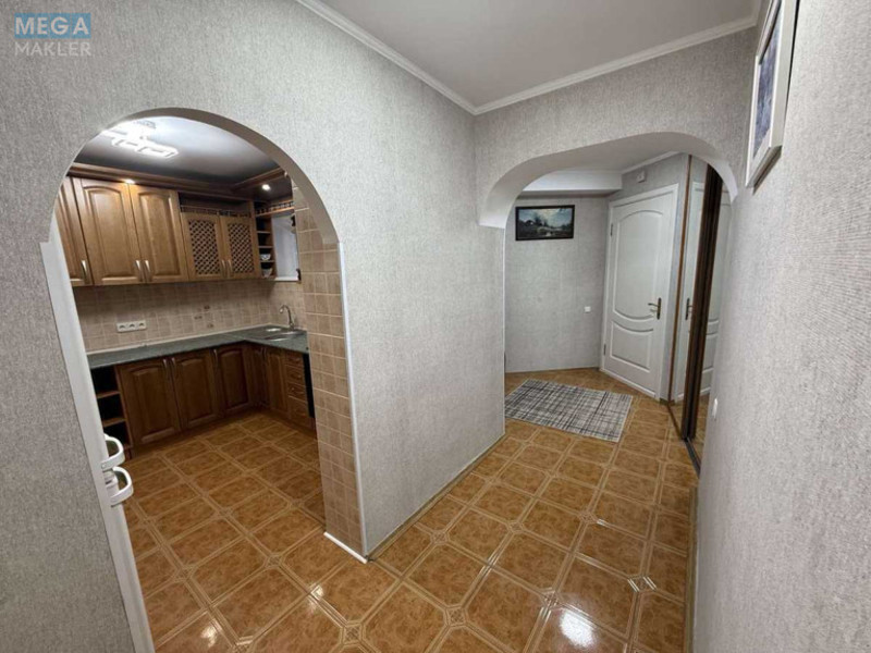 Оренда 3 кімнатної квартири, <a class="location-link" href="/kiev/" title="Недвижимость Київ">Київ</a>, <a class="location-link" href="/kiev/podolskij/" title="Недвижимость Подільський район">Подільський р-н</a>, Еленовская ул., 10 (изображение 4)