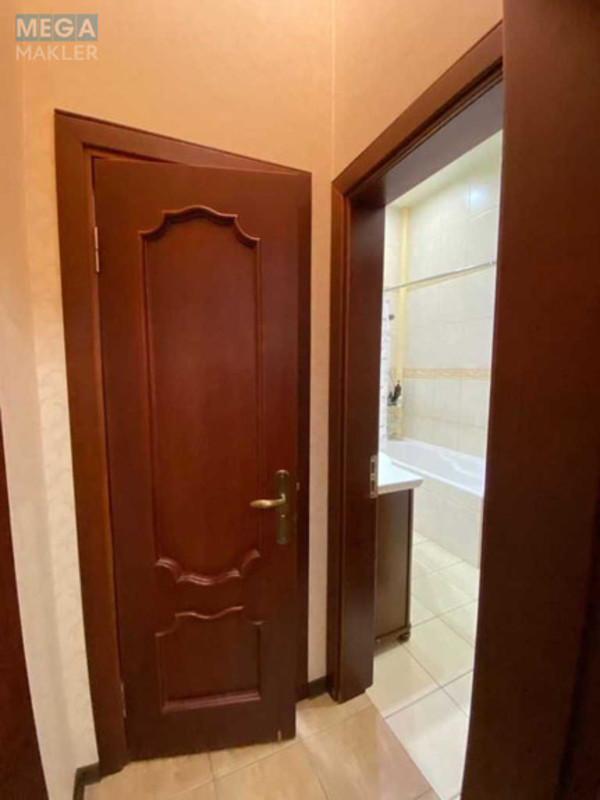 Оренда 3 кімнатної квартири, <a class="location-link" href="/kiev/" title="Недвижимость Київ">Київ</a>, <a class="location-link" href="/kiev/pecherskij/" title="Недвижимость Печерський район">Печерський р-н</a>, Крещатик ул., 15 (изображение 21)