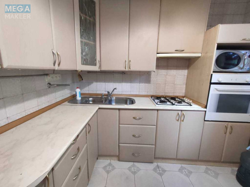 Оренда 2 кімнатної квартири, <a class="location-link" href="/kiev/" title="Недвижимость Київ">Київ</a>, <a class="location-link" href="/kiev/solomenskij/" title="Недвижимость Солом'янський район">Солом'янський р-н</a>, Пітерська вул., 3 (изображение 2)