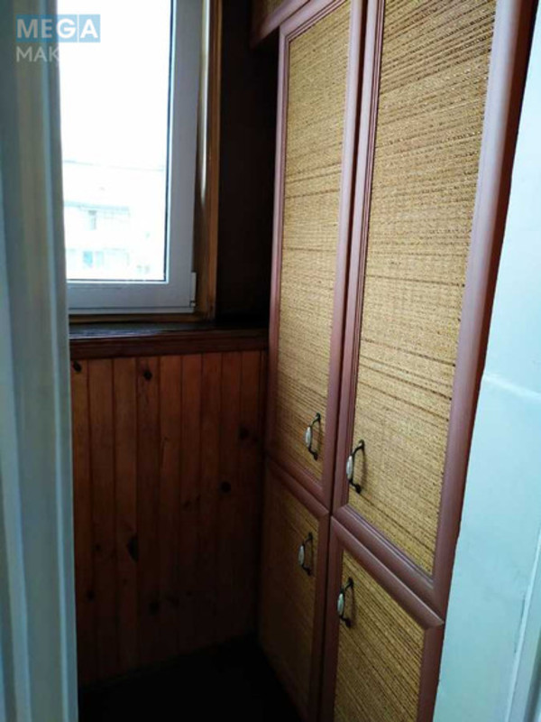 Продаж 1 кімнатної квартири (35/19/7), 9 пов. 10 пов. будинку, <a class="location-link" href="/kiev/" title="Недвижимость Київ">Київ</a>, <a class="location-link" href="/kiev/svyatoshinskij/" title="Недвижимость Святошинський район">Святошинський р-н</a>, Симиренка вул., 20а (изображение 9)