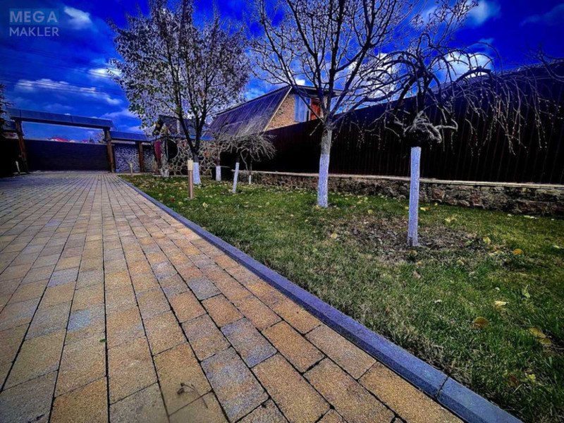 Продаж дома, 2 поверху, 320 кв.м, 5 кімнат, ділянка 11 соток, <a class="location-link" href="/lesniki-selo/" title="Недвижимость Лісники">Лісники</a>, Зарічна (изображение 9)