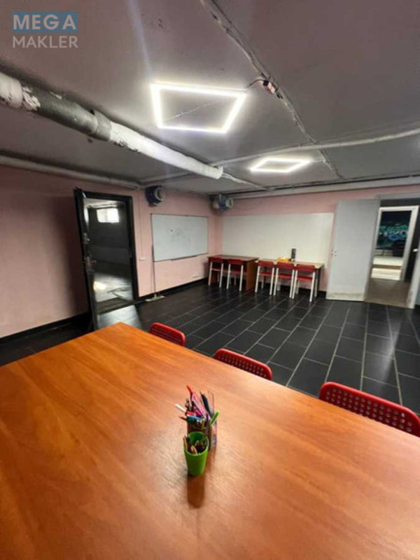 Продаж комерційної нерухомості, 131 кв.м, под офис, <a class="location-link" href="/kiev/" title="Недвижимость Київ">Київ</a>, <a class="location-link" href="/kiev/dneprovskij/" title="Недвижимость Дніпровський район">Дніпровський р-н</a>, Евгения Маланюка ул., 55 (изображение 4)