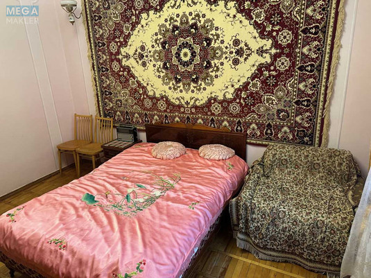 Продаж 2 кімнатної квартири (54/33/7), 2 пов. 5 пов. будинку, <a class="location-link" href="/kiev/" title="Недвижимость Київ">Київ</a>, <a class="location-link" href="/kiev/pecherskij/" title="Недвижимость Печерський район">Печерський р-н</a>, Глазунова вул., 3 (изображение 2)