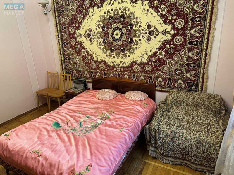 Продаж 2 кімнатної квартири (54/33/7), 2 пов. 5 пов. будинку, <a class="location-link" href="/kiev/" title="Недвижимость Київ">Київ</a>, <a class="location-link" href="/kiev/pecherskij/" title="Недвижимость Печерський район">Печерський р-н</a>, Глазунова вул., 3 (изображение 2)