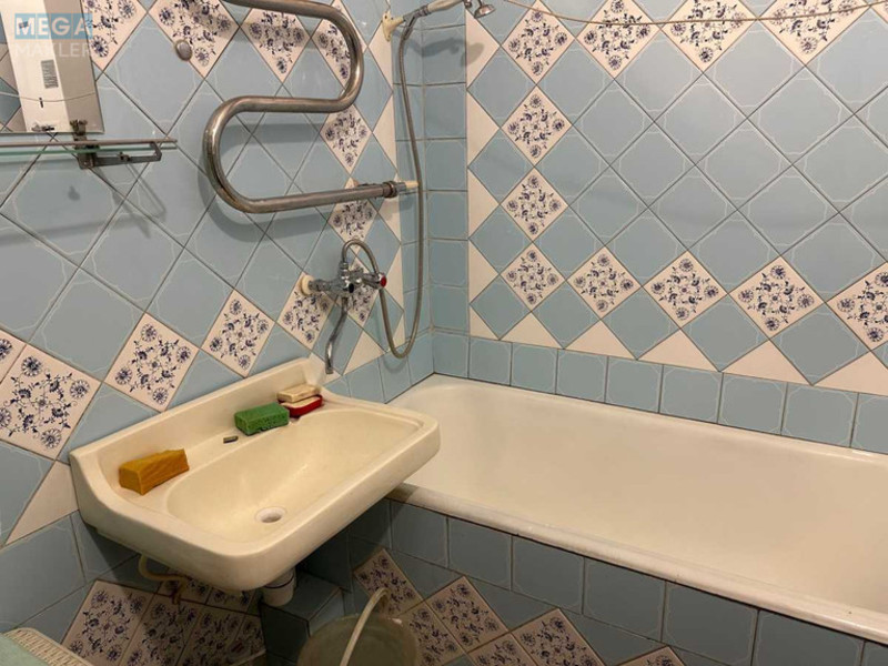 Продаж 2 кімнатної квартири (54/33/7), 2 пов. 5 пов. будинку, <a class="location-link" href="/kiev/" title="Недвижимость Київ">Київ</a>, <a class="location-link" href="/kiev/pecherskij/" title="Недвижимость Печерський район">Печерський р-н</a>, Глазунова вул., 3 (изображение 10)
