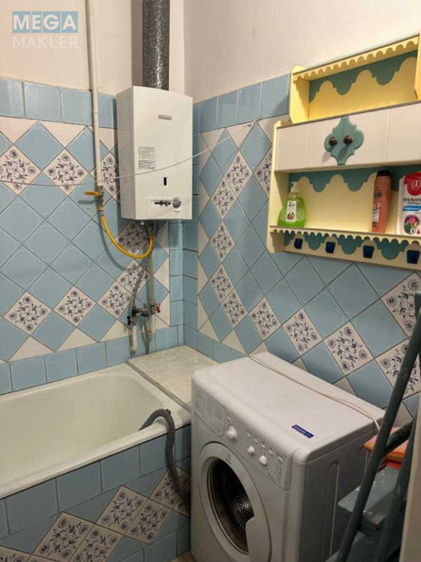 Продаж 2 кімнатної квартири (54/33/7), 2 пов. 5 пов. будинку, <a class="location-link" href="/kiev/" title="Недвижимость Київ">Київ</a>, <a class="location-link" href="/kiev/pecherskij/" title="Недвижимость Печерський район">Печерський р-н</a>, Глазунова вул., 3 (изображение 11)