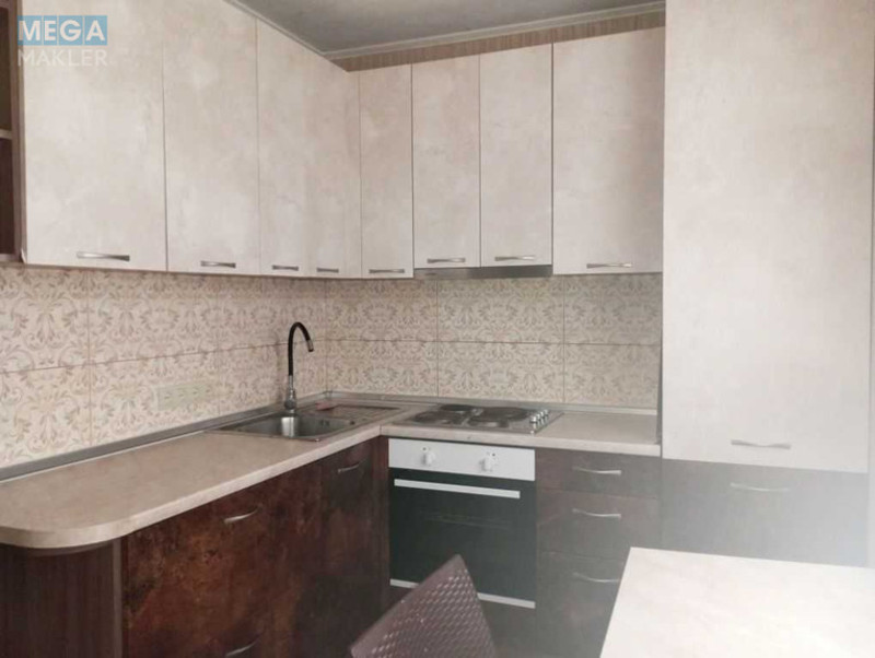 Продаж дома, 2 поверху, 300 кв.м, 6 кімнат, ділянка 7 соток, <a class="location-link" href="/kalinovka-pgt/" title="Недвижимость Калинівка">Калинівка</a>, Железнодоржная, 38 (изображение 6)