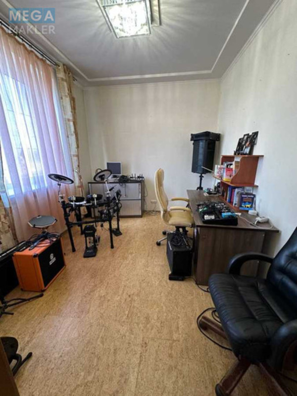 Продаж дома, 2 поверху, 322 кв.м, 7 кімнат, ділянка 5 соток, <a class="location-link" href="/dnepropetrovsk/" title="Недвижимость Дніпра">Дніпро</a>, Кривоноса (изображение 10)
