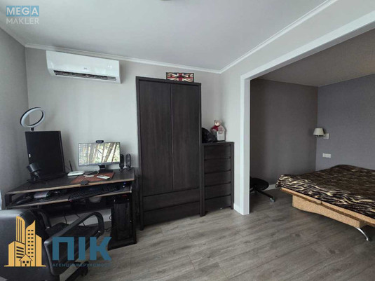 Продаж 1 кімнатної квартири (40/18/8), 8 пов. 9 пов. будинку, <a class="location-link" href="/kiev/" title="Недвижимость Київ">Київ</a>, <a class="location-link" href="/kiev/goloseevskij/" title="Недвижимость Голосіївський район">Голосіївський р-н</a>, Жилянская ул., 72 (изображение 4)