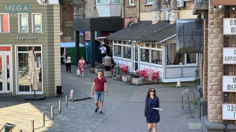 Продаж комерційної нерухомості, 112&nbsp;кв.м, под магазин, <a class="location-link" href="/kiev/" title="Недвижимость Київ">Київ</a>, <a class="location-link" href="/kiev/pecherskij/" title="Недвижимость Печерський район">Печерський р-н</a>, Михайла Бойчука вул., 1/2 (изображение 3)