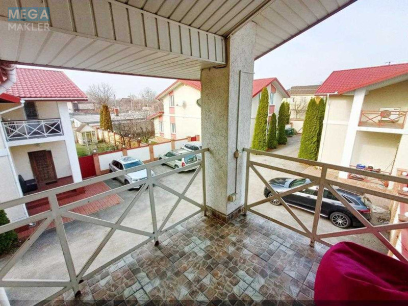 Продаж дома, 2 поверху, 222 кв.м, 5 кімнат, ділянка 6 соток, <a class="location-link" href="/kiev/" title="Недвижимость Київ">Київ</a>, <a class="location-link" href="/kiev/darnickij/" title="Недвижимость Дарницький район">Дарницький р-н</a>, Центральная ул. (изображение 8)