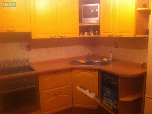 Оренда 2 кімнатної квартири, <a class="location-link" href="/kiev/" title="Недвижимость Київ">Київ</a>, <a class="location-link" href="/kiev/podolskij/" title="Недвижимость Подільський район">Подільський р-н</a>, Правди просп., 10А (изображение 3)