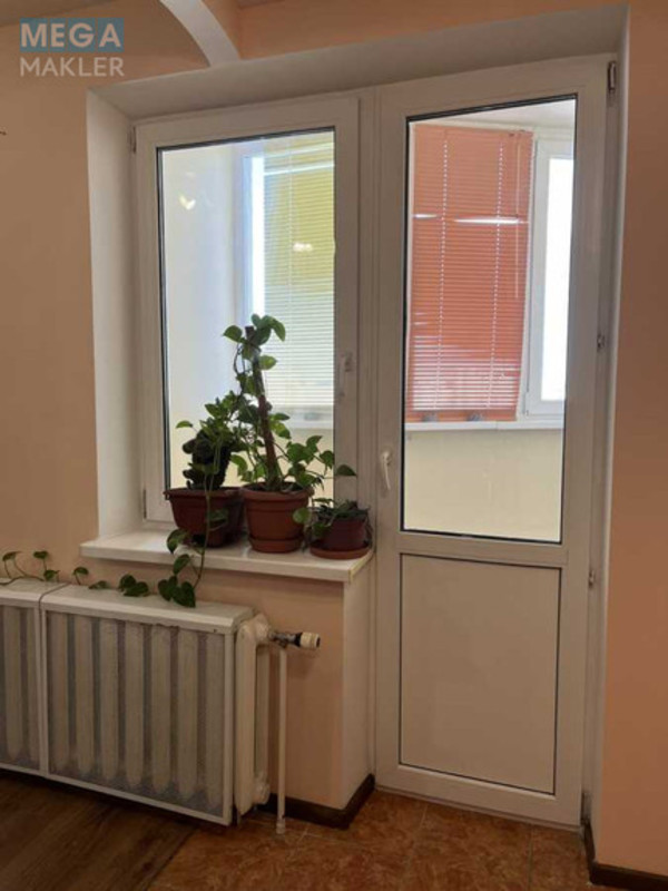 Оренда комерційної нерухомості, 80 кв.м, под офис, <a class="location-link" href="/kiev/" title="Недвижимость Київ">Київ</a>, <a class="location-link" href="/kiev/darnickij/" title="Недвижимость Дарницький район">Дарницький р-н</a>, Срібнокільська вул., 22 (изображение 4)