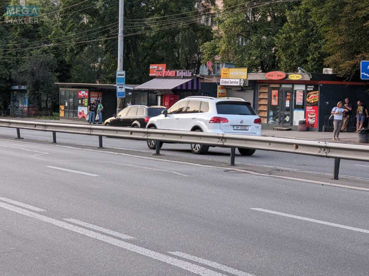 Оренда комерційної нерухомості, 17&nbsp;кв.м, под магазин, <a class="location-link" href="/kiev/" title="Недвижимость Київ">Київ</a>, <a class="location-link" href="/kiev/solomenskij/" title="Недвижимость Солом'янський район">Солом'янський р-н</a>, Чоколівський бульв., 12 (изображение 4)