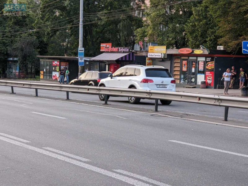 Оренда комерційної нерухомості, 17&nbsp;кв.м, под магазин, <a class="location-link" href="/kiev/" title="Недвижимость Київ">Київ</a>, <a class="location-link" href="/kiev/solomenskij/" title="Недвижимость Солом'янський район">Солом'янський р-н</a>, Чоколівський бульв., 12 (изображение 4)