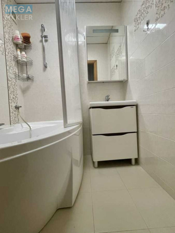 Оренда 3 кімнатної квартири, <a class="location-link" href="/odessa/" title="Недвижимость Одеса">Одеса</a>, <a class="location-link" href="/odessa/malinovskij/" title="Недвижимость Малиновський район">Малиновський р-н</a>, Варненская, 7/4 (изображение 2)