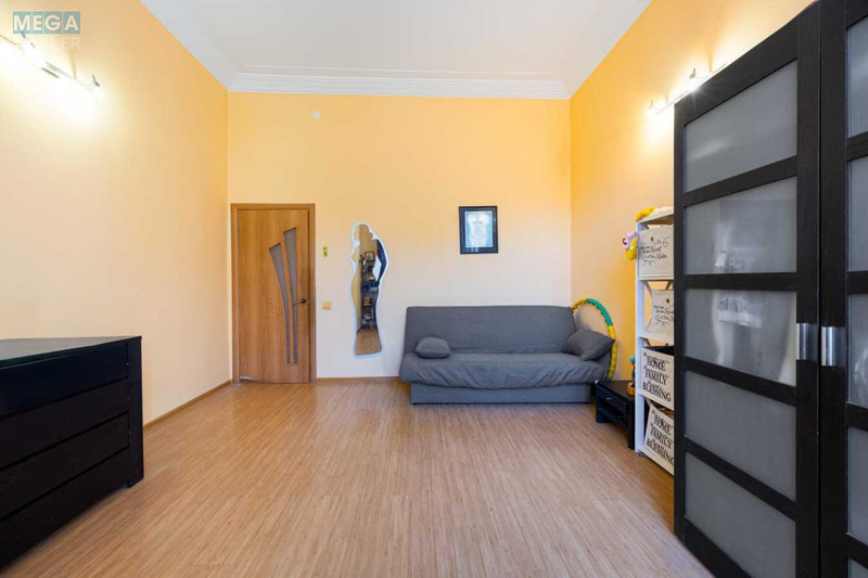 Продаж 4 кімнатної квартири (154/69/15), 1 пов. 3 пов. будинку, <a class="location-link" href="/lviv/" title="Недвижимость Львів">Львів</a>, <a class="location-link" href="/lviv/frankovskij/" title="Недвижимость Франківський район">Франківський р-н</a>, Жуковського (изображение 6)