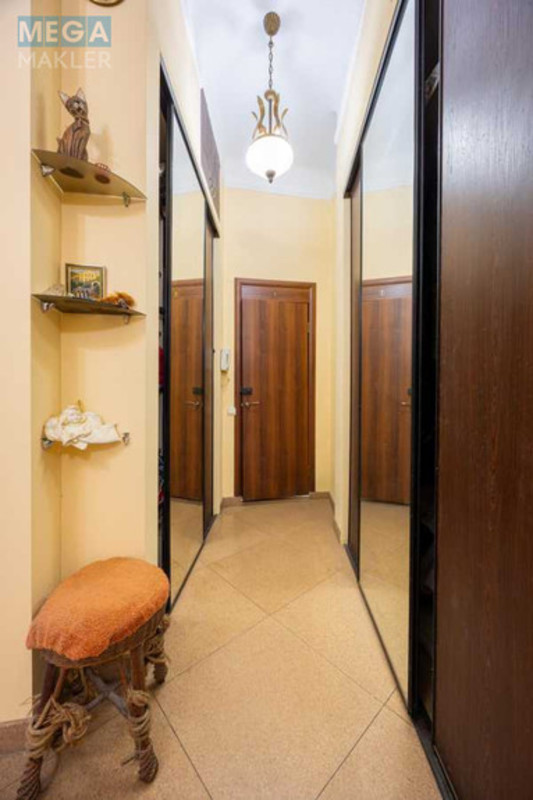 Продаж 4 кімнатної квартири (154/69/15), 1 пов. 3 пов. будинку, <a class="location-link" href="/lviv/" title="Недвижимость Львів">Львів</a>, <a class="location-link" href="/lviv/frankovskij/" title="Недвижимость Франківський район">Франківський р-н</a>, Жуковського (изображение 8)