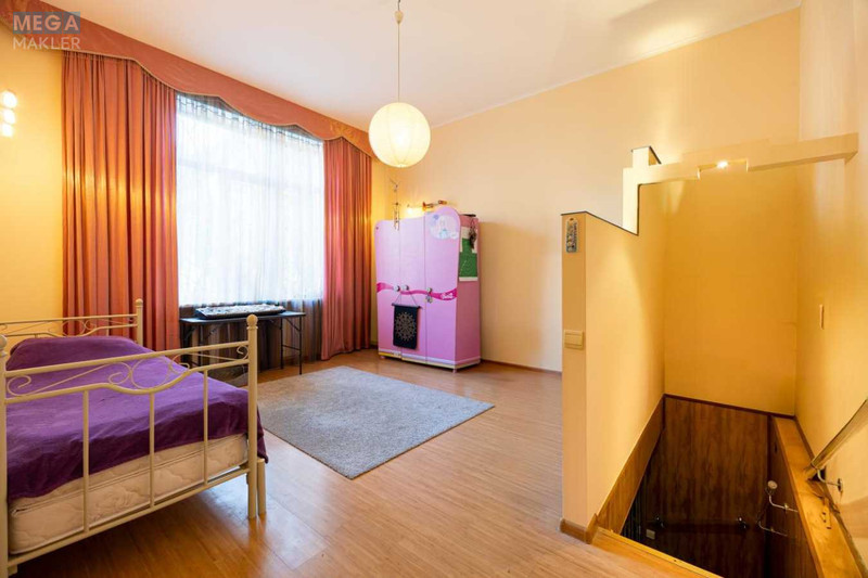 Продаж 4 кімнатної квартири (154/69/15), 1 пов. 3 пов. будинку, <a class="location-link" href="/lviv/" title="Недвижимость Львів">Львів</a>, <a class="location-link" href="/lviv/frankovskij/" title="Недвижимость Франківський район">Франківський р-н</a>, Жуковського (изображение 9)