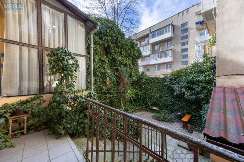 Продаж 4 кімнатної квартири (154/69/15), 1 пов. 3 пов. будинку, <a class="location-link" href="/lviv/" title="Недвижимость Львів">Львів</a>, <a class="location-link" href="/lviv/frankovskij/" title="Недвижимость Франківський район">Франківський р-н</a>, Жуковського (изображение 10)
