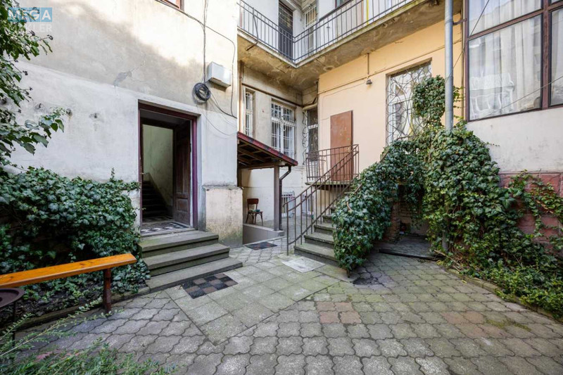 Продаж 4 кімнатної квартири (154/69/15), 1 пов. 3 пов. будинку, <a class="location-link" href="/lviv/" title="Недвижимость Львів">Львів</a>, <a class="location-link" href="/lviv/frankovskij/" title="Недвижимость Франківський район">Франківський р-н</a>, Жуковського (изображение 11)