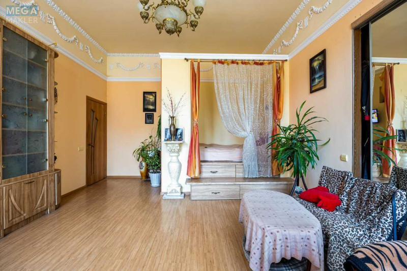 Продаж 4 кімнатної квартири (154/69/15), 1 пов. 3 пов. будинку, <a class="location-link" href="/lviv/" title="Недвижимость Львів">Львів</a>, <a class="location-link" href="/lviv/frankovskij/" title="Недвижимость Франківський район">Франківський р-н</a>, Жуковського (изображение 15)