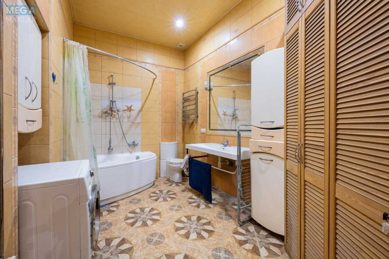 Продаж 4 кімнатної квартири (154/69/15), 1 пов. 3 пов. будинку, <a class="location-link" href="/lviv/" title="Недвижимость Львів">Львів</a>, <a class="location-link" href="/lviv/frankovskij/" title="Недвижимость Франківський район">Франківський р-н</a>, Жуковського (изображение 16)