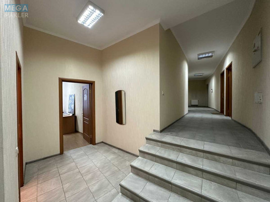 Продаж комерційної нерухомості, 212&nbsp;кв.м, под офис, <a class="location-link" href="/kiev/" title="Недвижимость Київ">Київ</a>, <a class="location-link" href="/kiev/solomenskij/" title="Недвижимость Солом'янський район">Солом'янський р-н</a>, Эрнста ул., 16В (изображение 7)